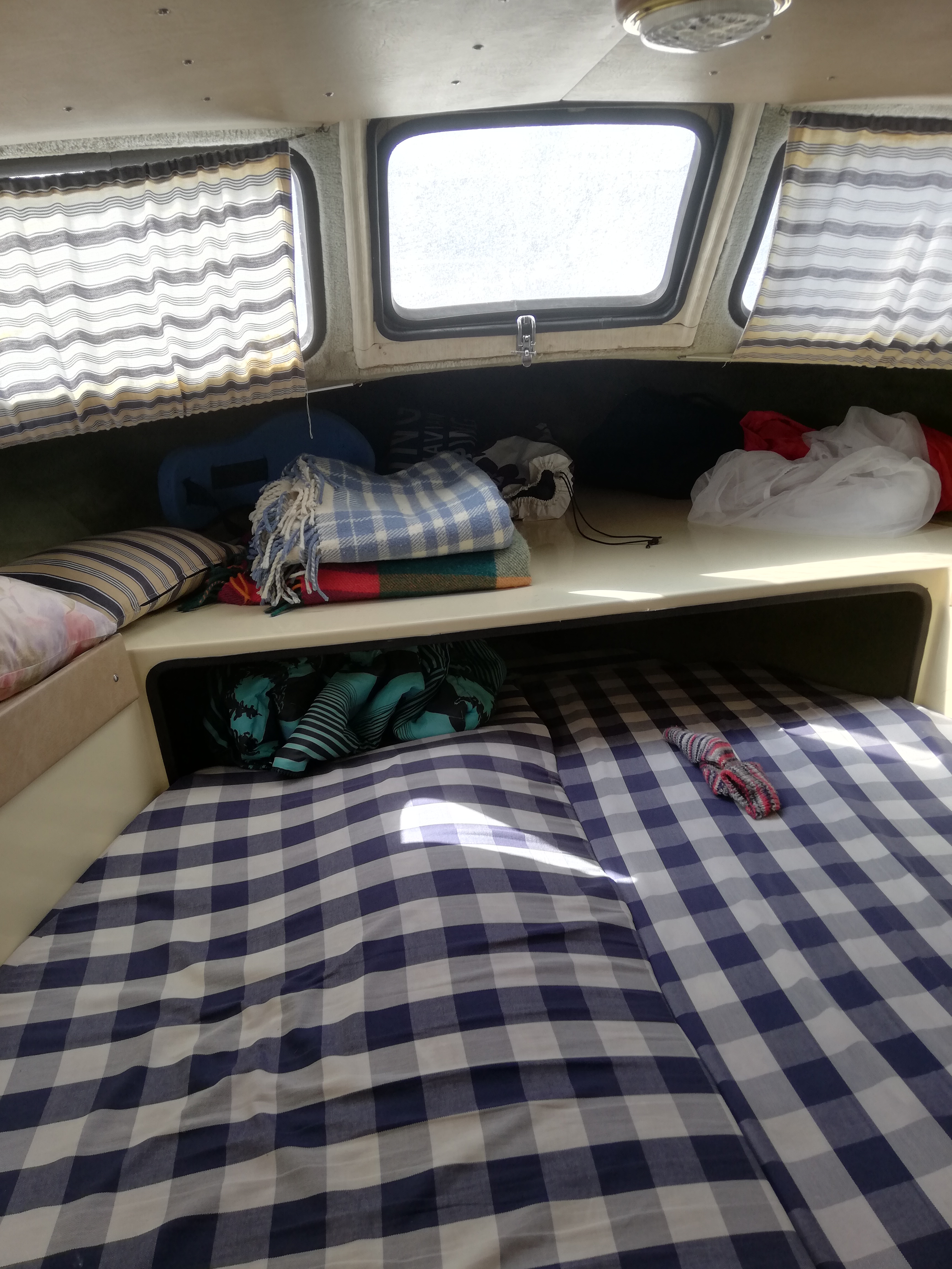 Fodimar 7 hengelle rekisteröity lasikuituvene , puoliliukuva